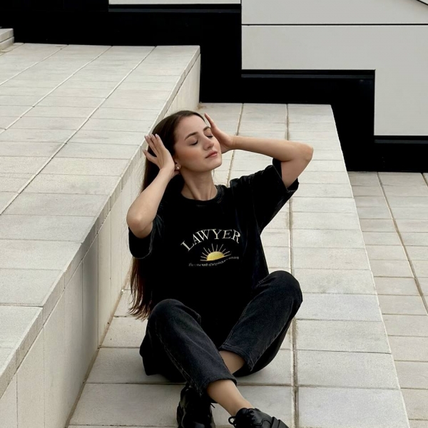 Знакомство с девушкой Алиса  (@alisa_221) 32 года 